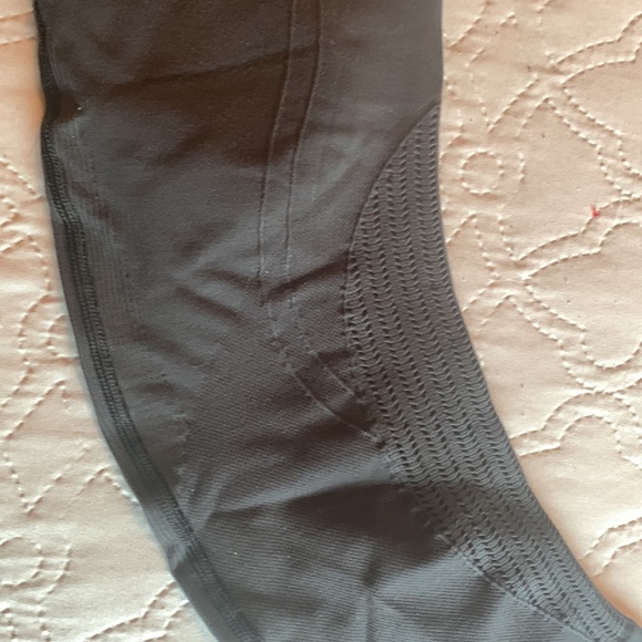 Lululemon Ebb and Flow crop leggings - Picture 3 of 3